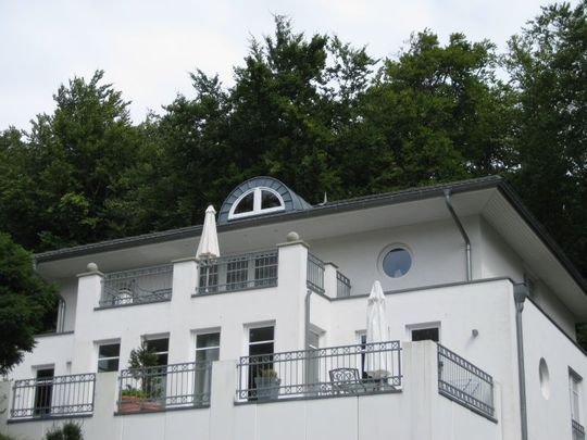 **Penthouse ETW in der Villa am Park** Sonnig & grün gelegener Wohnraum, 2 Balkone nahe der Seebrücke von Sellin