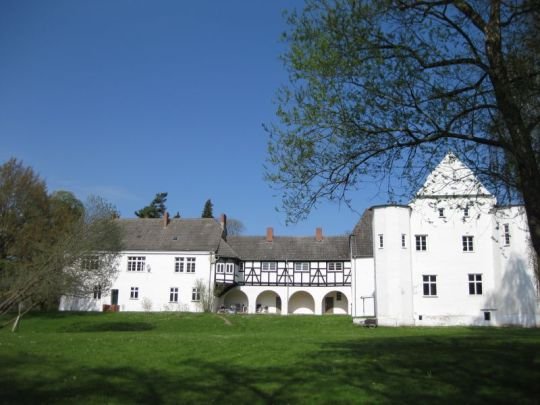 **Imposantes Schloß/Burg** mit wunderschöner Parkanlage sucht neuen Schlossherren